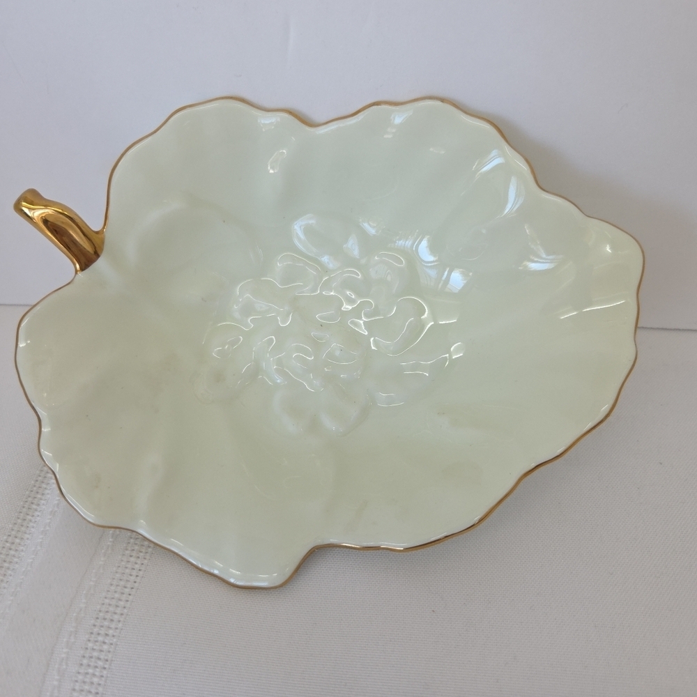 Vintage Masa Fine Porcelain Ivory Leaf Candy/Trinket Dish Gold Trim